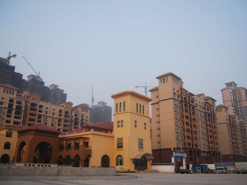 華強(qiáng)城一期二標(biāo)段工程（2010年省文明工地、省“結(jié)構(gòu)中州杯”工程）